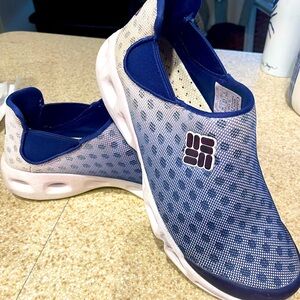 Columbia sneaker,W8,comfortable,lightweight, wore a few times,professional clean